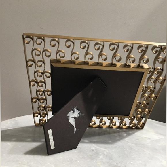 Vintage metal picture frame open scroll pattern for 5x7 photo  pre owned - Picture 3 of 3